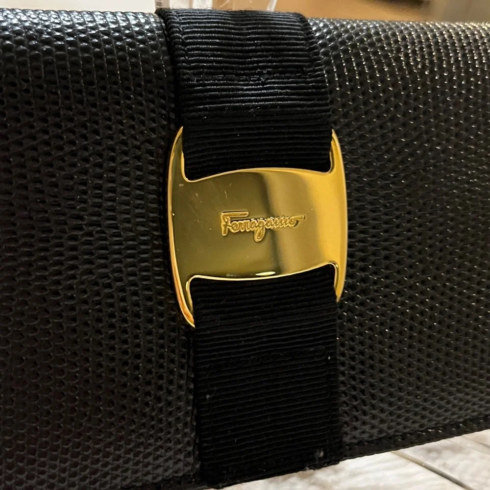 EUC Salvatore Ferragamo Vara Bow Black Leather Continental Wallet